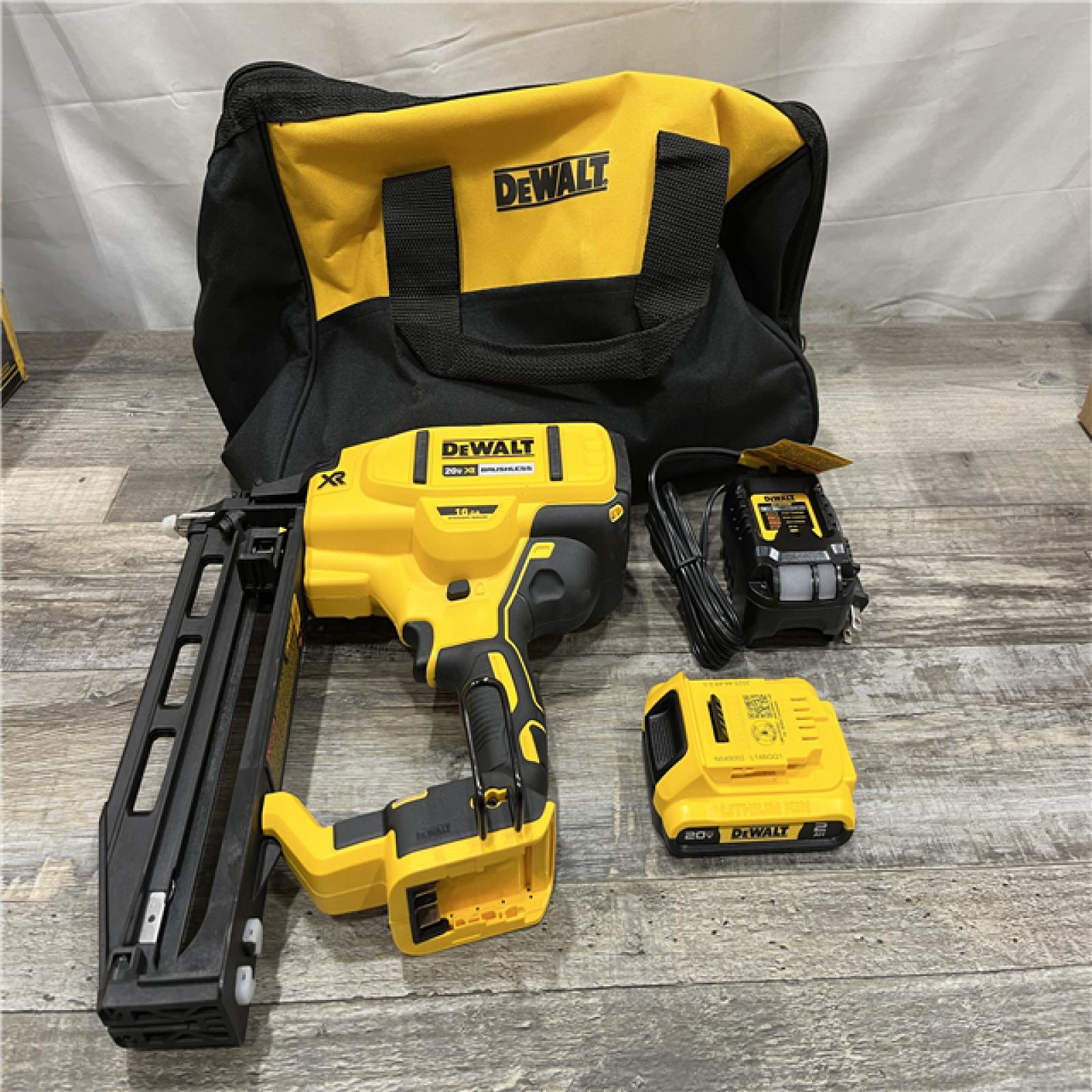 AS-IS DEWALT 20V MAX XR Lithium-Ion 16-Gauge Cordless Finish Nailer Kit