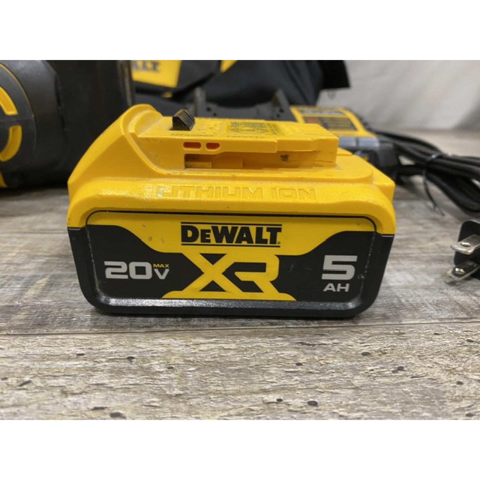 AS-IS DEWALT 20-Volt 21° Cordless Framing Nailer Kit