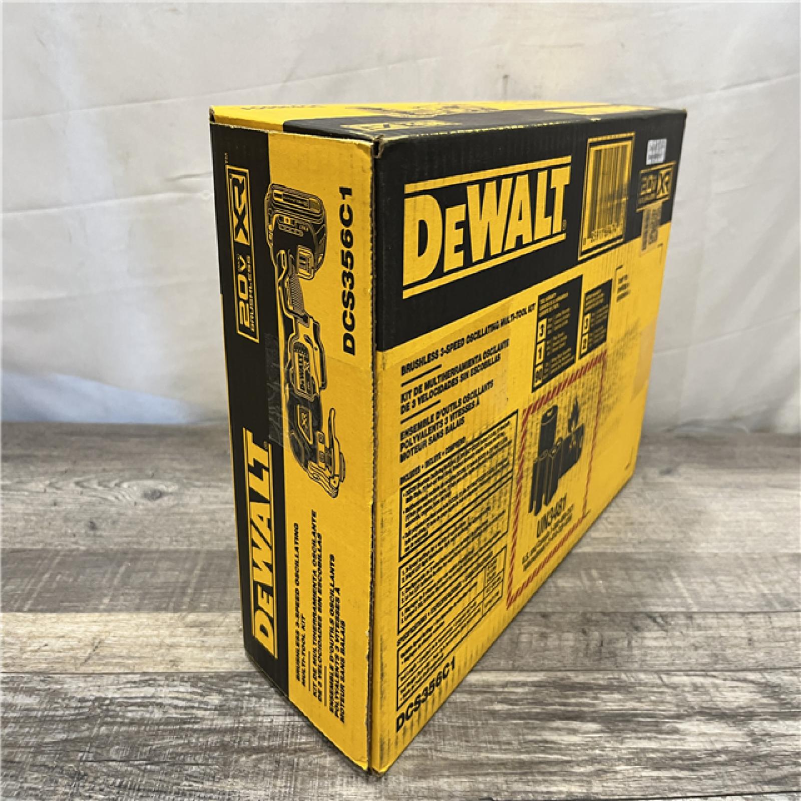 NEW - DEWALT 20V MAX XR Cordless Brushless 3-Speed Oscillating Multi Tool Kit
