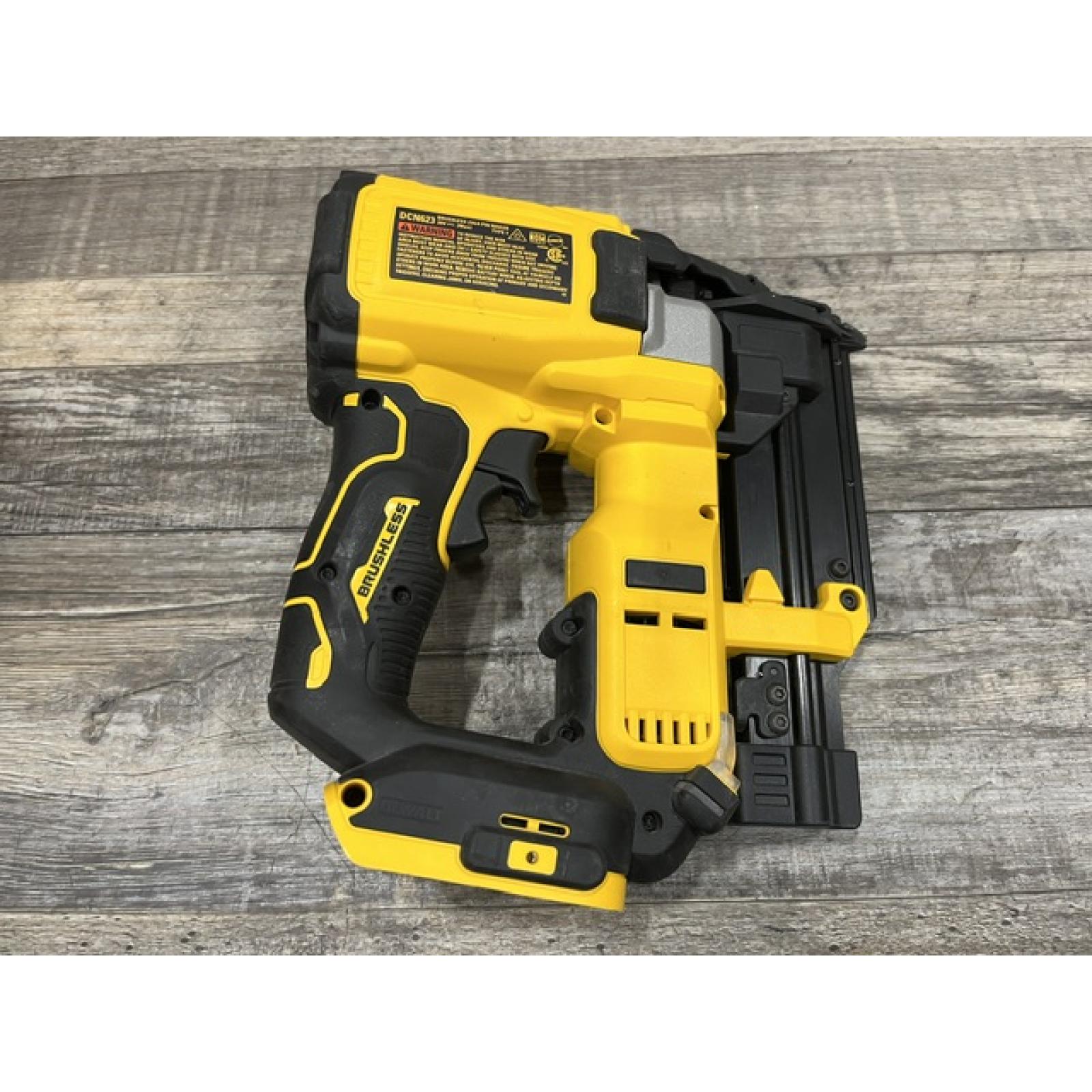 AS-IS DEWALT ATOMIC 20V MAX Lithium Ion Cordless 23 Gauge Pin Nailer Kit
