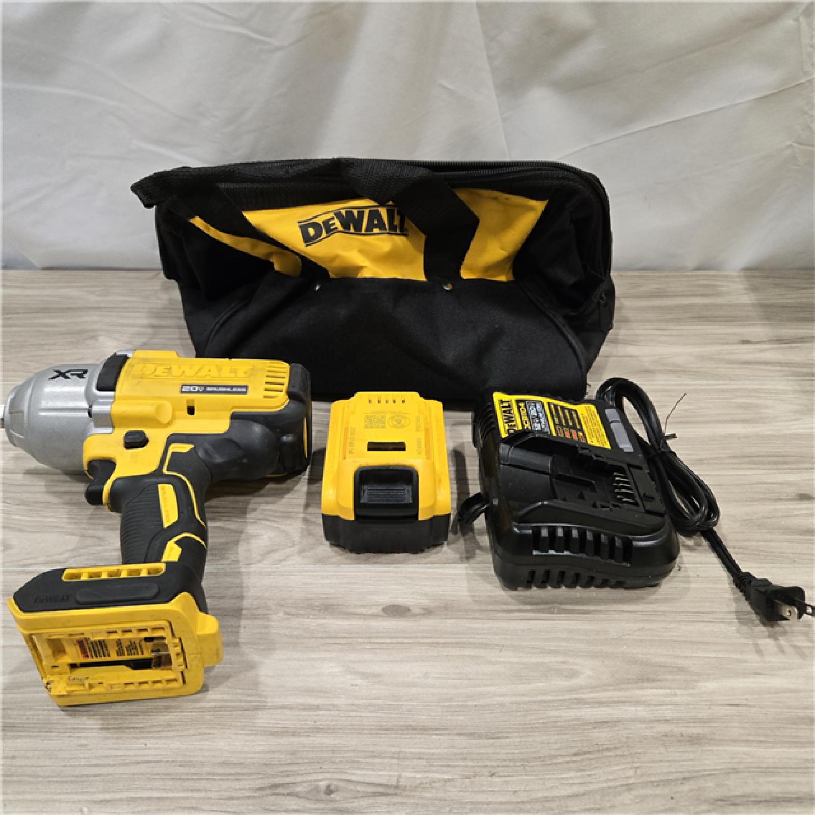 AS-IS Dewalt 20V MAX Cordless 1/2 in. Impact Wrench Kit