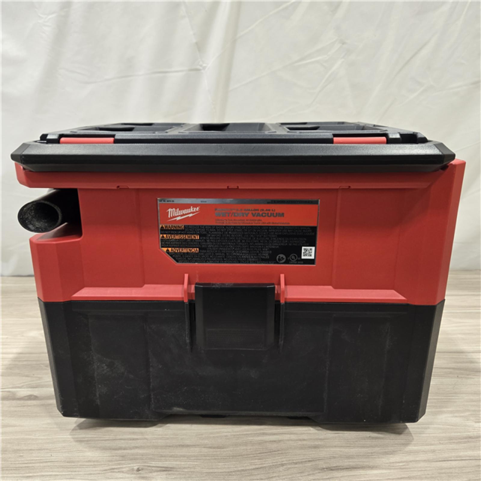 AS-IS MILWAUKEE M18 FUEL PACKOUT 18V Cordless 2.5 Gal. Wet/Dry Vacuum (Vacuum-Only)