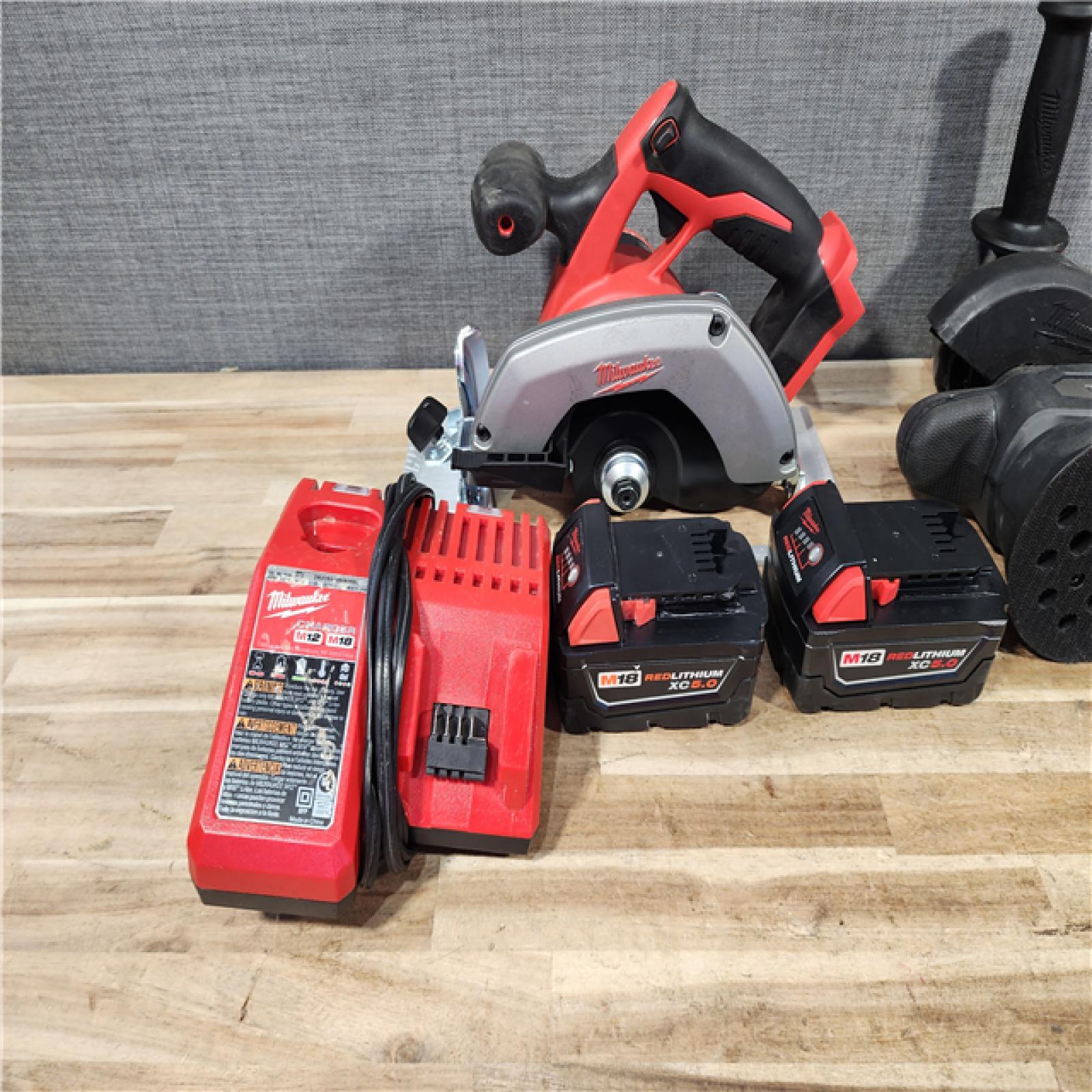 HOUSTON LOCATION - AS - IS Milwaukee 3 Tool Combo Kit W/ (2) Battery & Charger