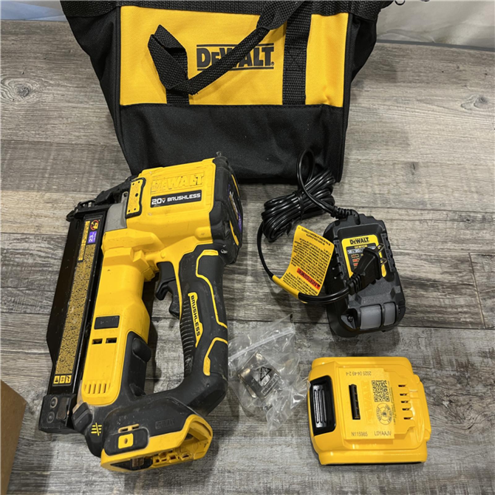 AS-IS DEWALT ATOMIC 20V MAX Lithium Ion Cordless 23 Gauge Pin Nailer Kit