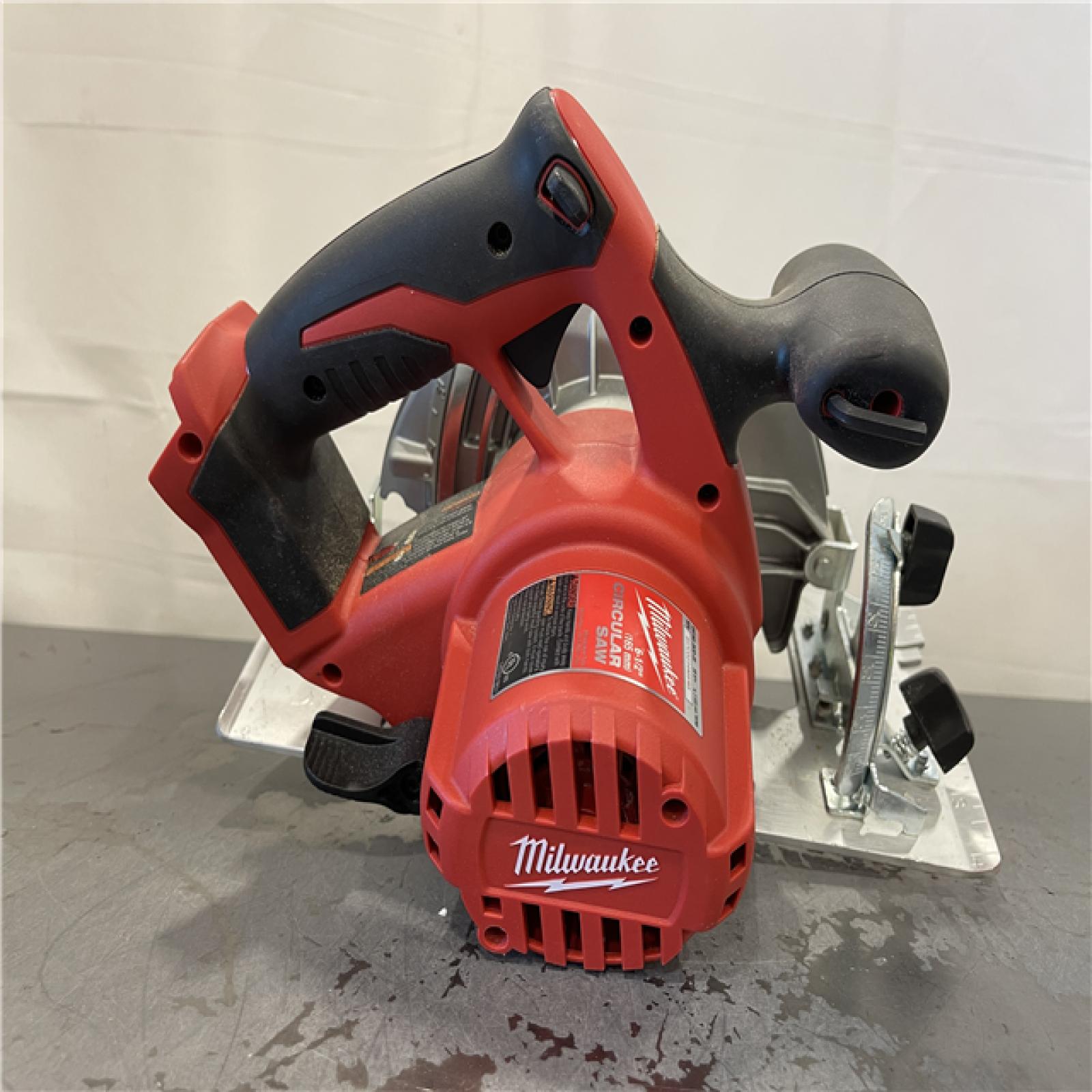 AS-IS - Milwaukee M18 18V Lithium-Ion Cordless 6-1/2 in. Circular Saw (Tool-Only)