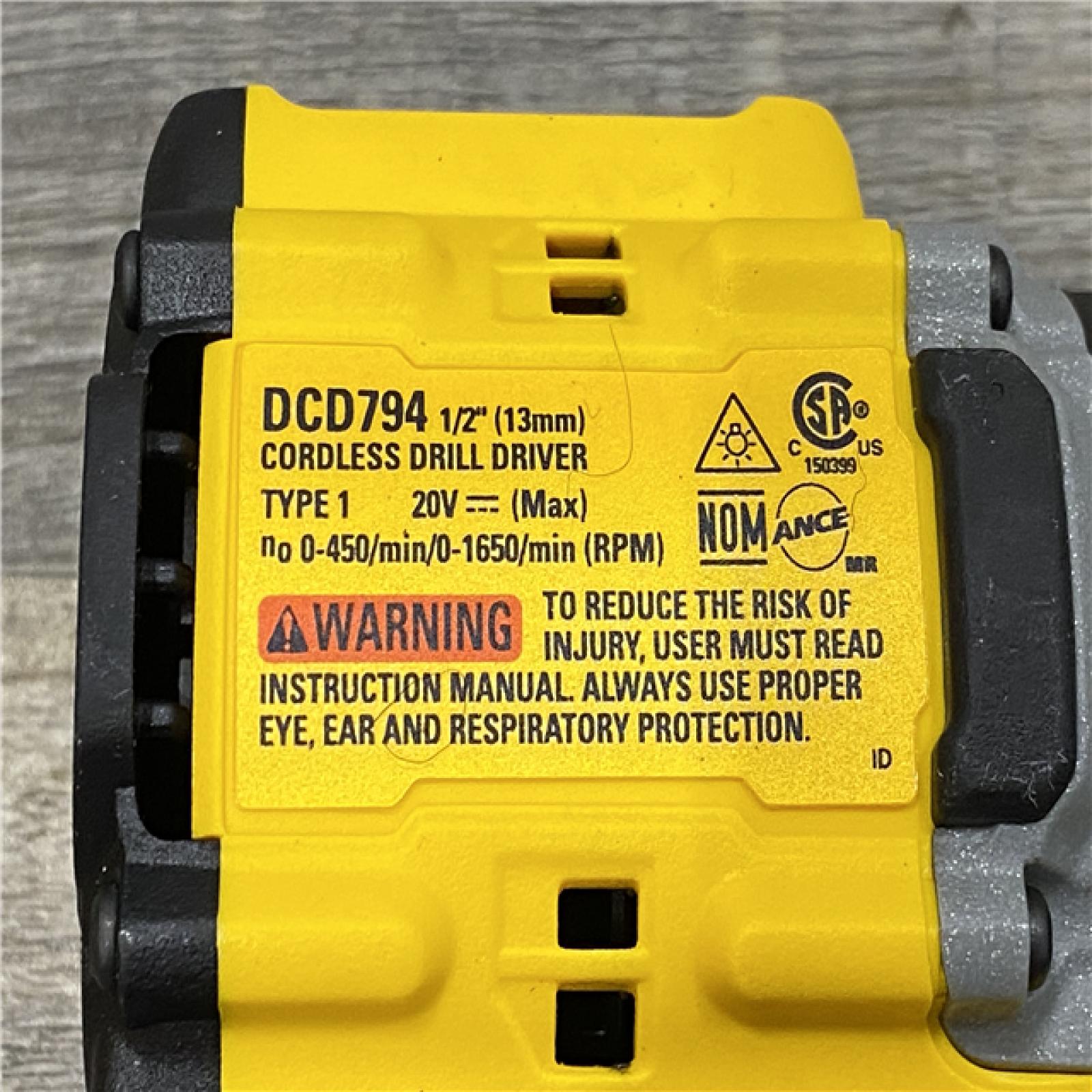 AS-IS DEWALT ATOMIC 20-Volt MAX Lithium-Ion Cordless Combo Kit