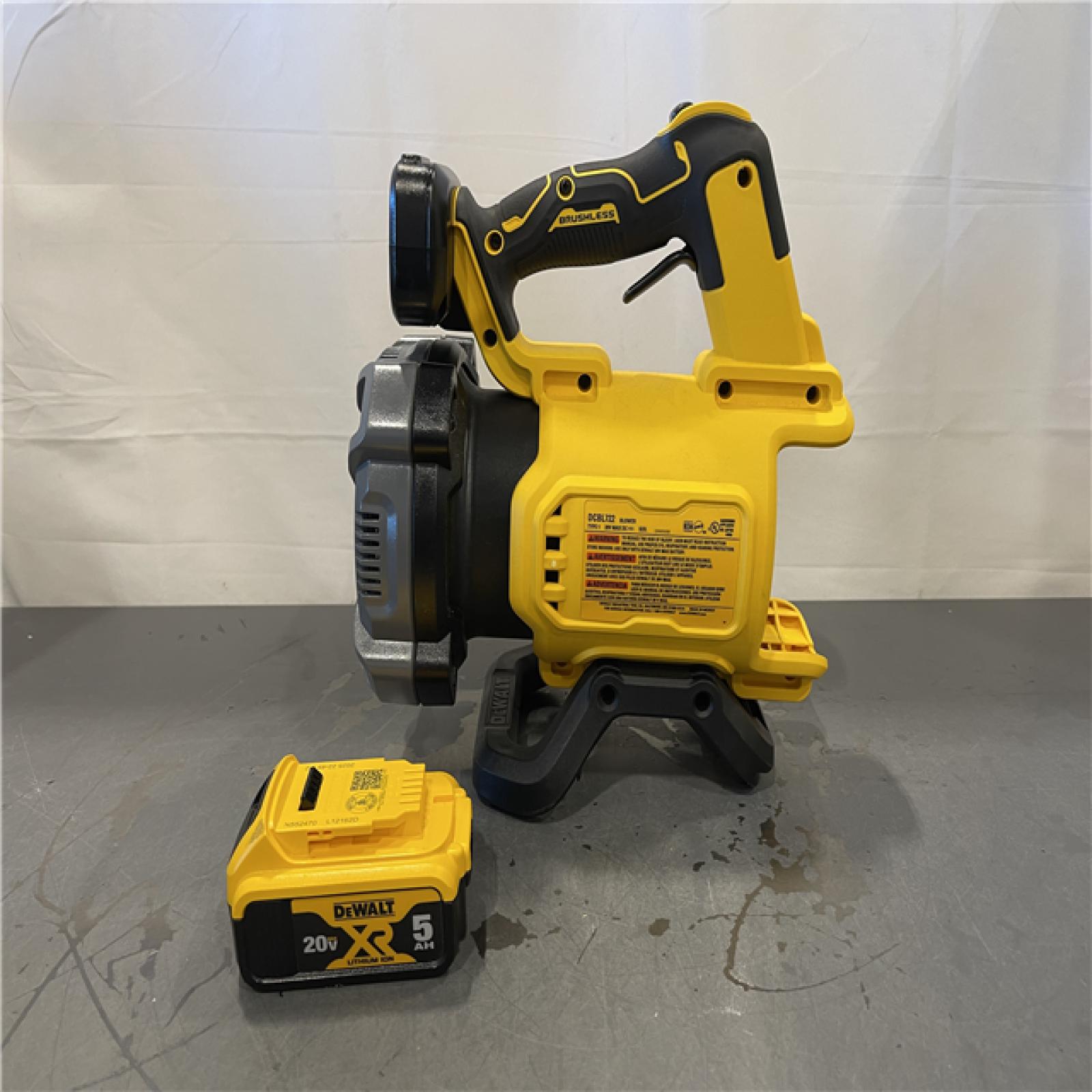 AS-IS - DeWalt 20V MAX 125 MPH 450 CFM Brushless Cordless Battery Powered Blower Kit