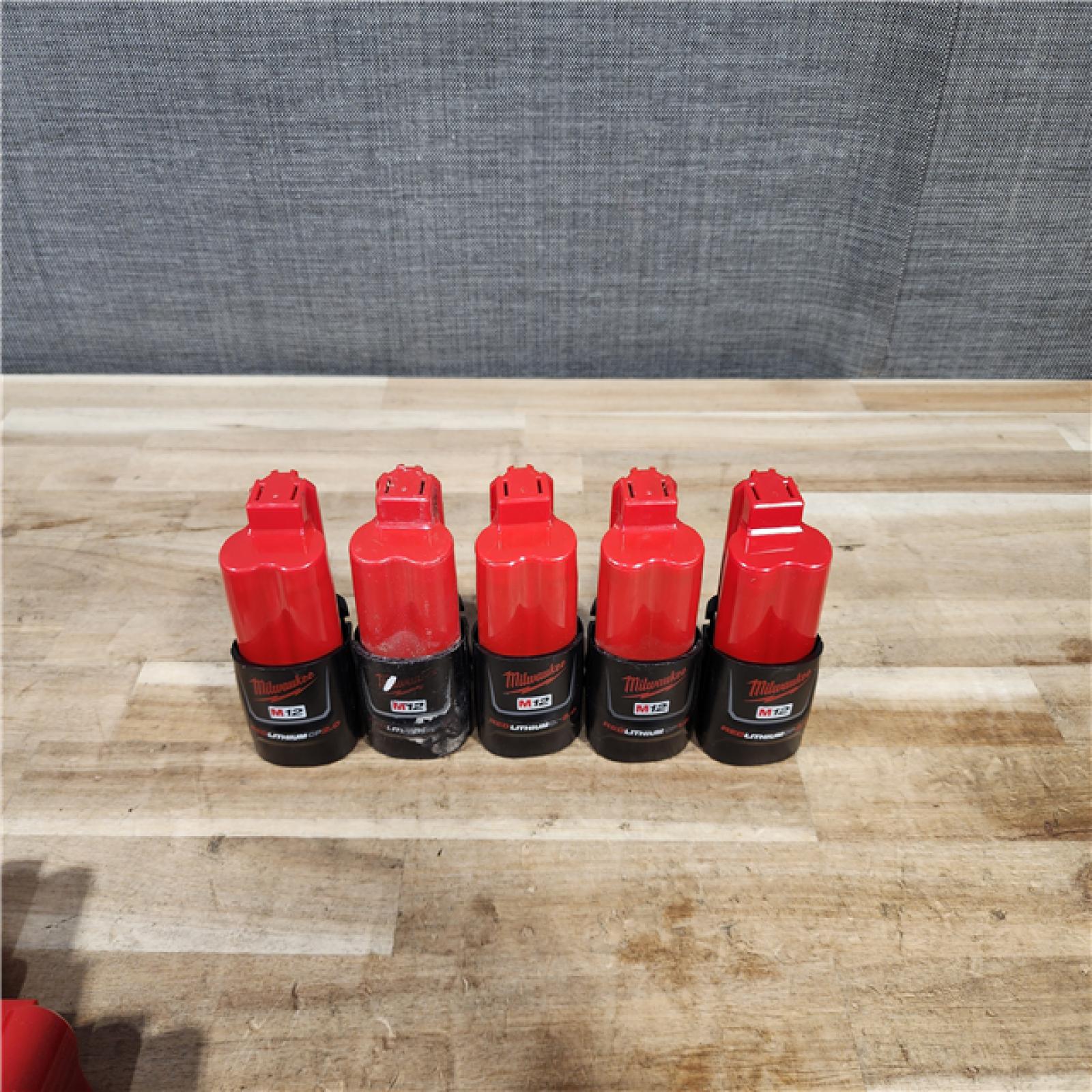 HOUSTON LOCATION - AS-IS MILWAUKEE BATTERY PACK QTY - 10