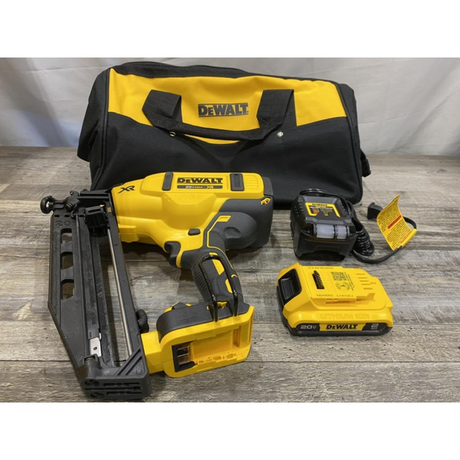 AS-IS DEWALT 20V MAX XR 16-Gauge Electric Cordless Angled Finishing Nailer Kit