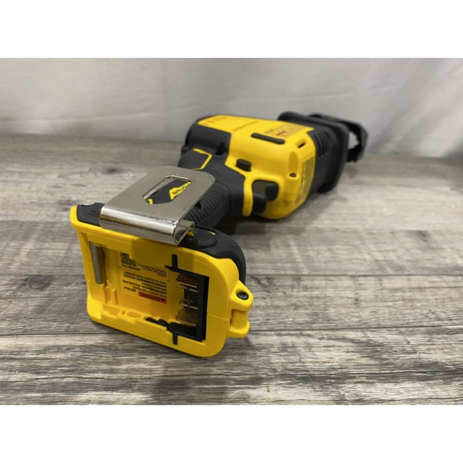 AS-IS DEWALT Atomic 20-Volt Maximum Cordless Brushless Compact Reciprocating Saw Kit