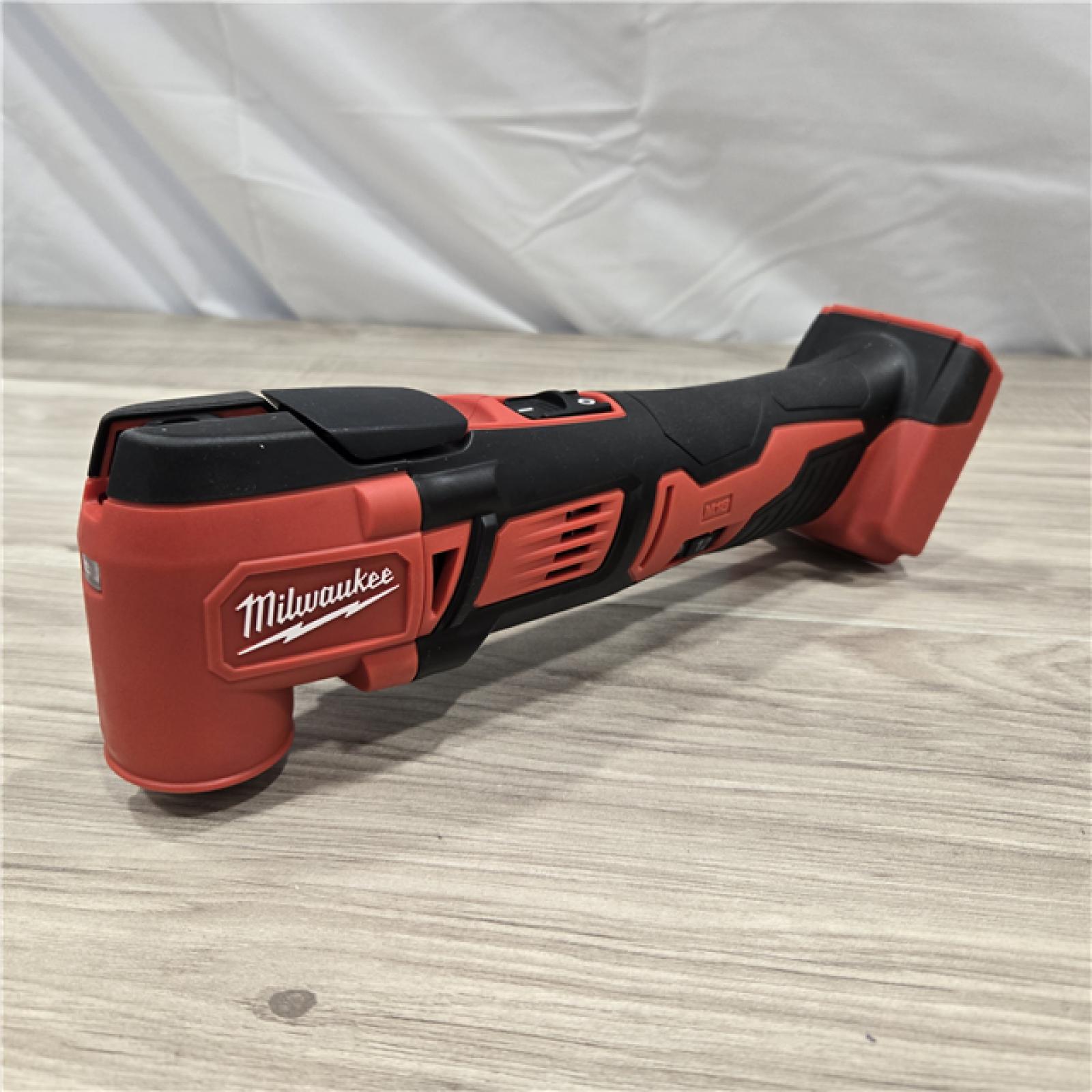 LIKE NEW! - Milwaukee 2626-21 M18 18V Cordless Oscillating Multi-Tool Kit