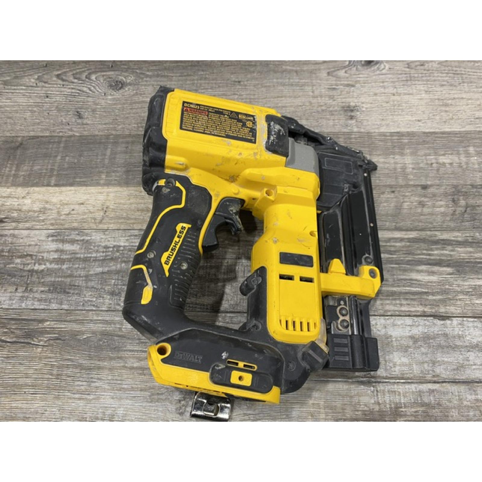 AS-IS DEWALT ATOMIC 20V MAX Lithium Ion Cordless 23 Gauge Pin Nailer Kit