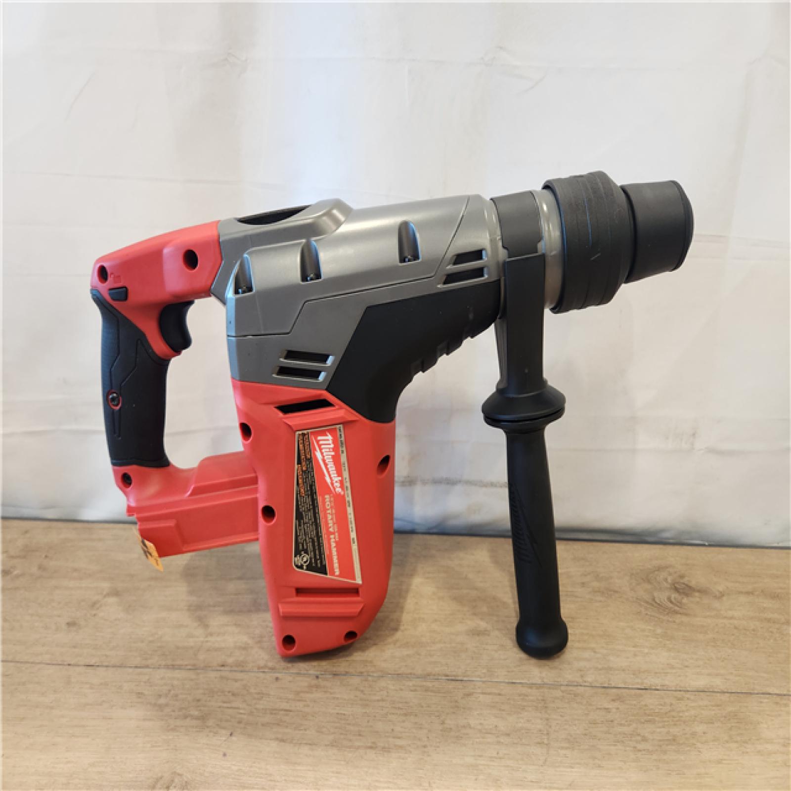 AS-IS- Milwaukee 18V Cordless 1 9/16  SDS Max Rotary Hammer Kit