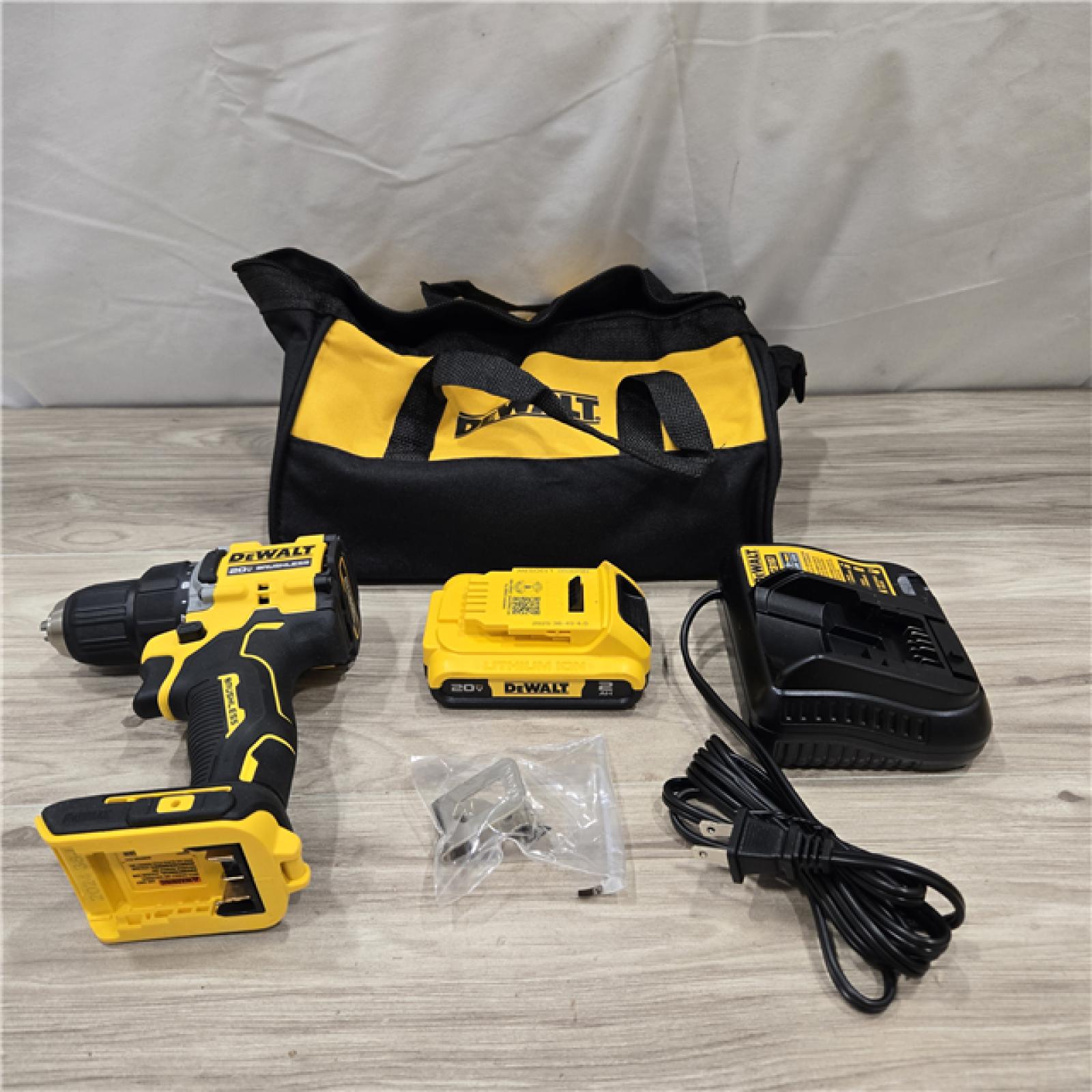 AS-IS DEWALT ATOMIC COMPACT SERIES 20V MAX* Cordless 1/2 Drill/Driver Kit