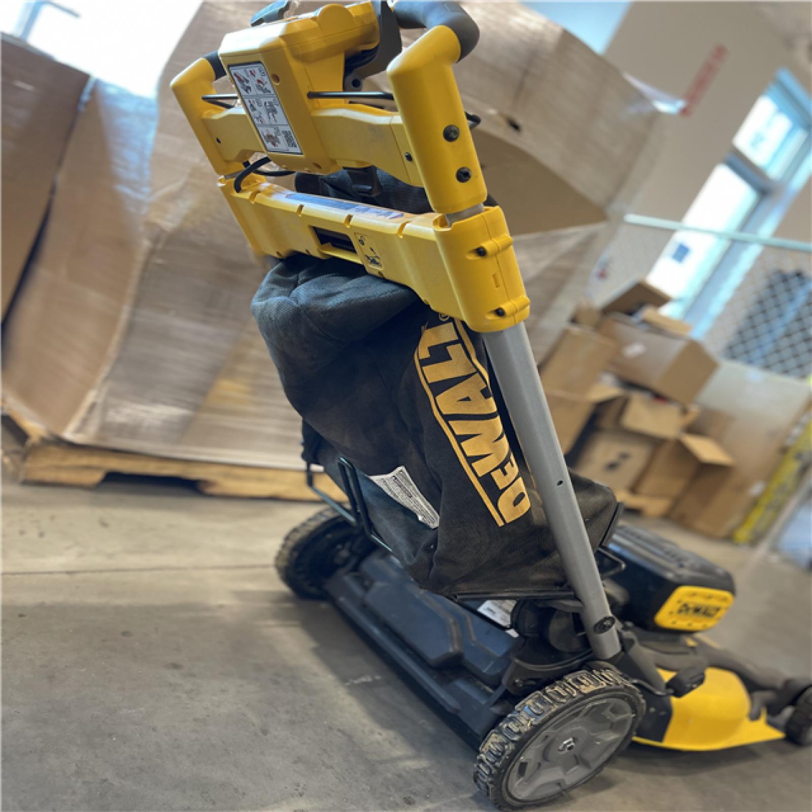 AS-IS - DeWalt 2x20V MAX 21 in. Cordless Battery Powered Self Propelled Lawn Mower Kit