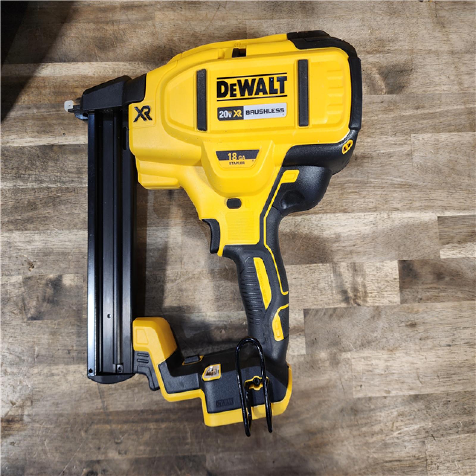 HOUSTON LOCATION - AS-IS DEWALT 20V-MAX XR 18GA BRAD NAILER KIT