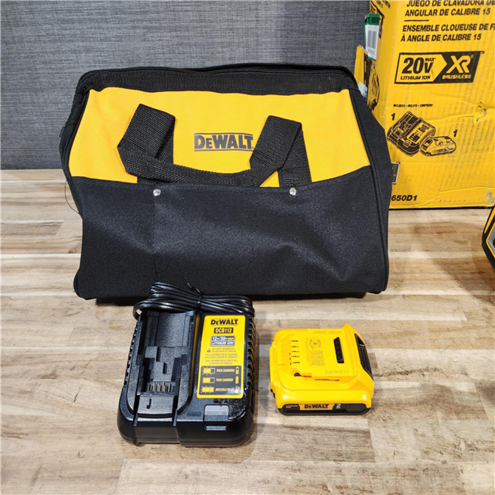 HOUSTON LOCATION - AS-IS DEWALT 20V MAX XR Lithium-Ion Cordless 2-1/2 in. 15-Gauge Finish Nailer Kit