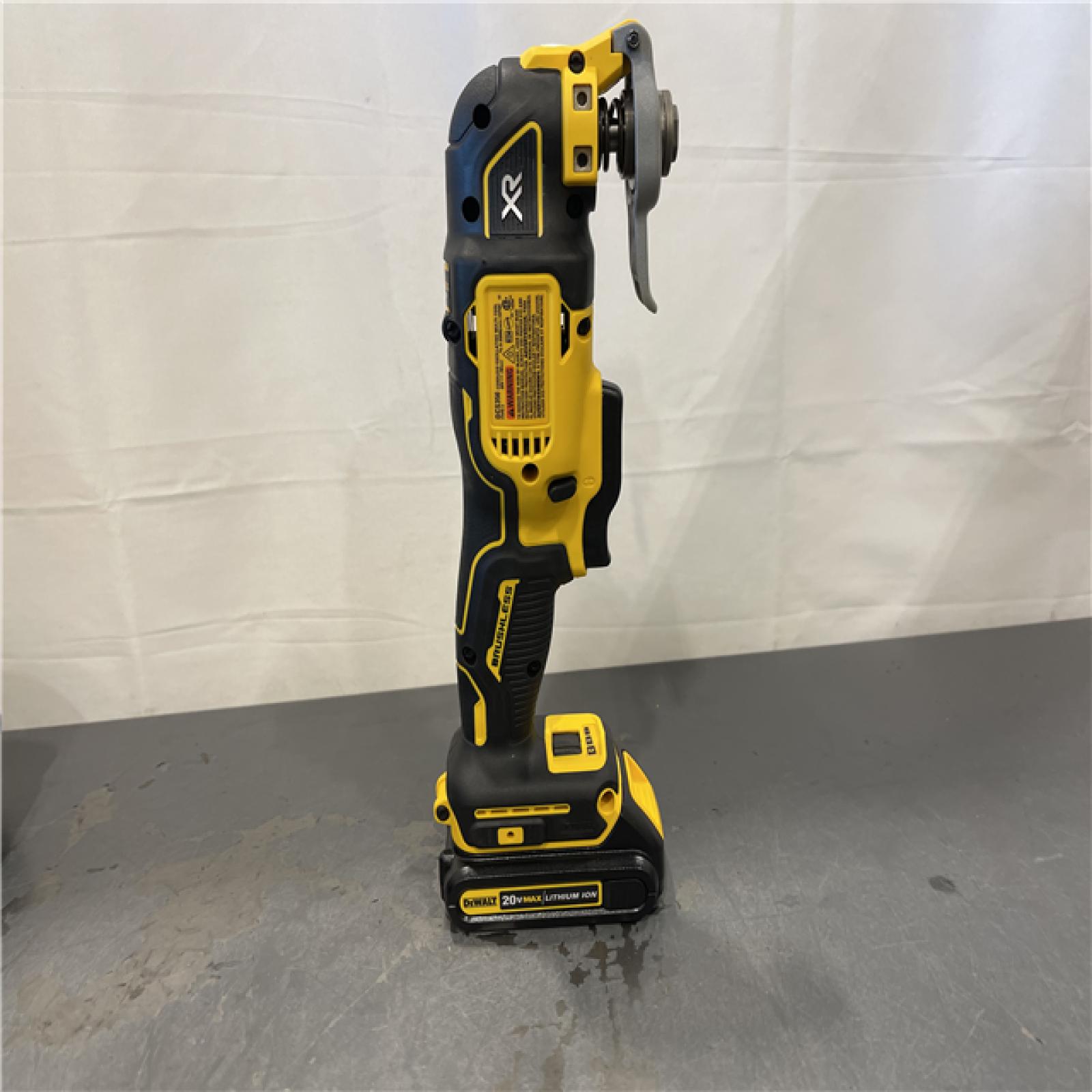 AS-IS - DEWALT 20V MAX XR Cordless Brushless 3-Speed Oscillating Multi Tool Kit