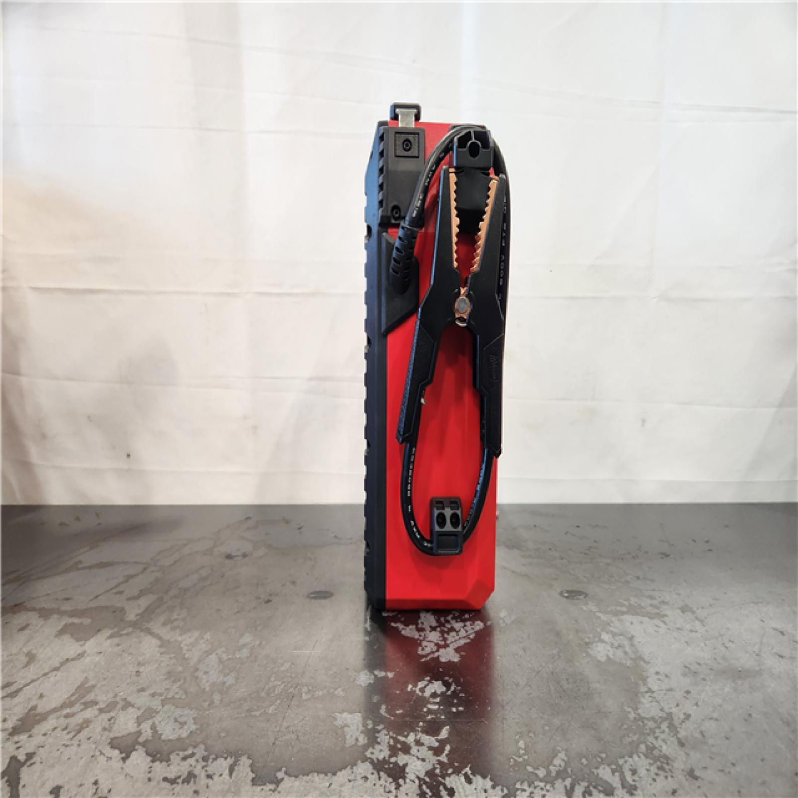 AS-IS- Milwaukee M18 18V Lithium-Ion Cordless 2000 Peak Amp HOTSHOT Jump Starter (Tool-Only)