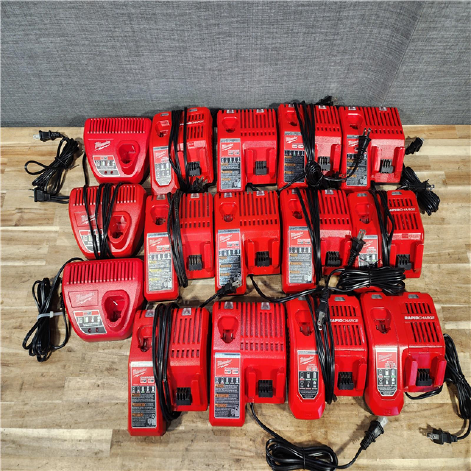 HOUSTON LOCATION - AS-IS MILWAUKEE BATTERY CHARGER PACK QTY - 15