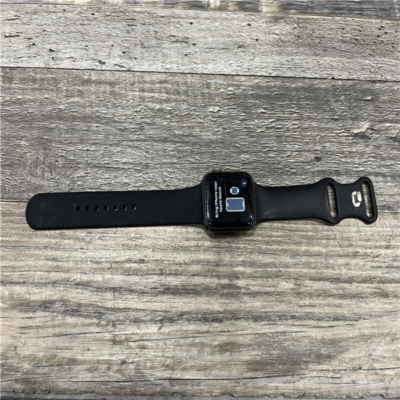 AS-IS  Apple Watch Series 4 40mm Space Gray Aluminum Case with Black Sport Band