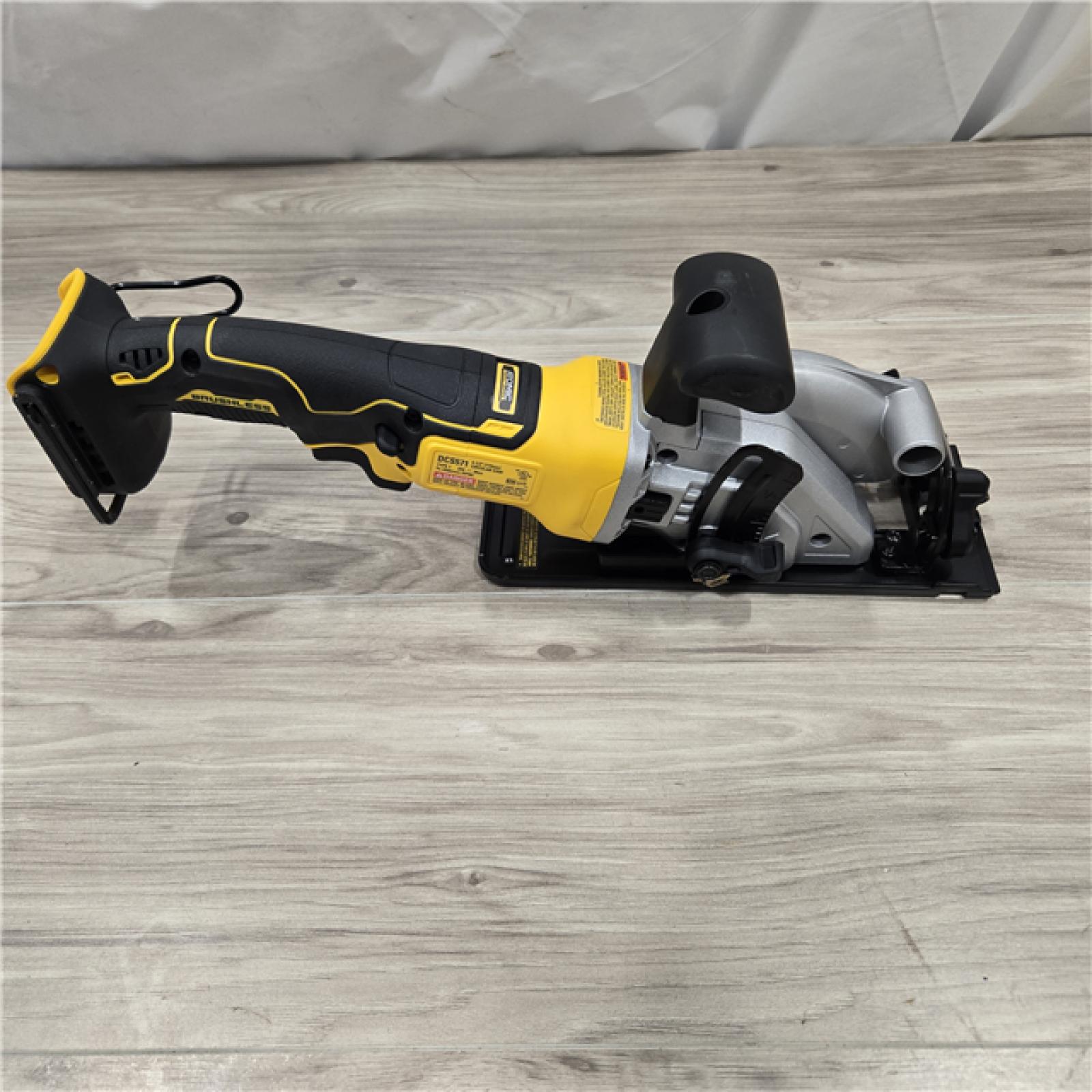 LIKE NEW! - DEWALT ATOMIC 20V MAX Cordless Circular Saw (Tool Only)