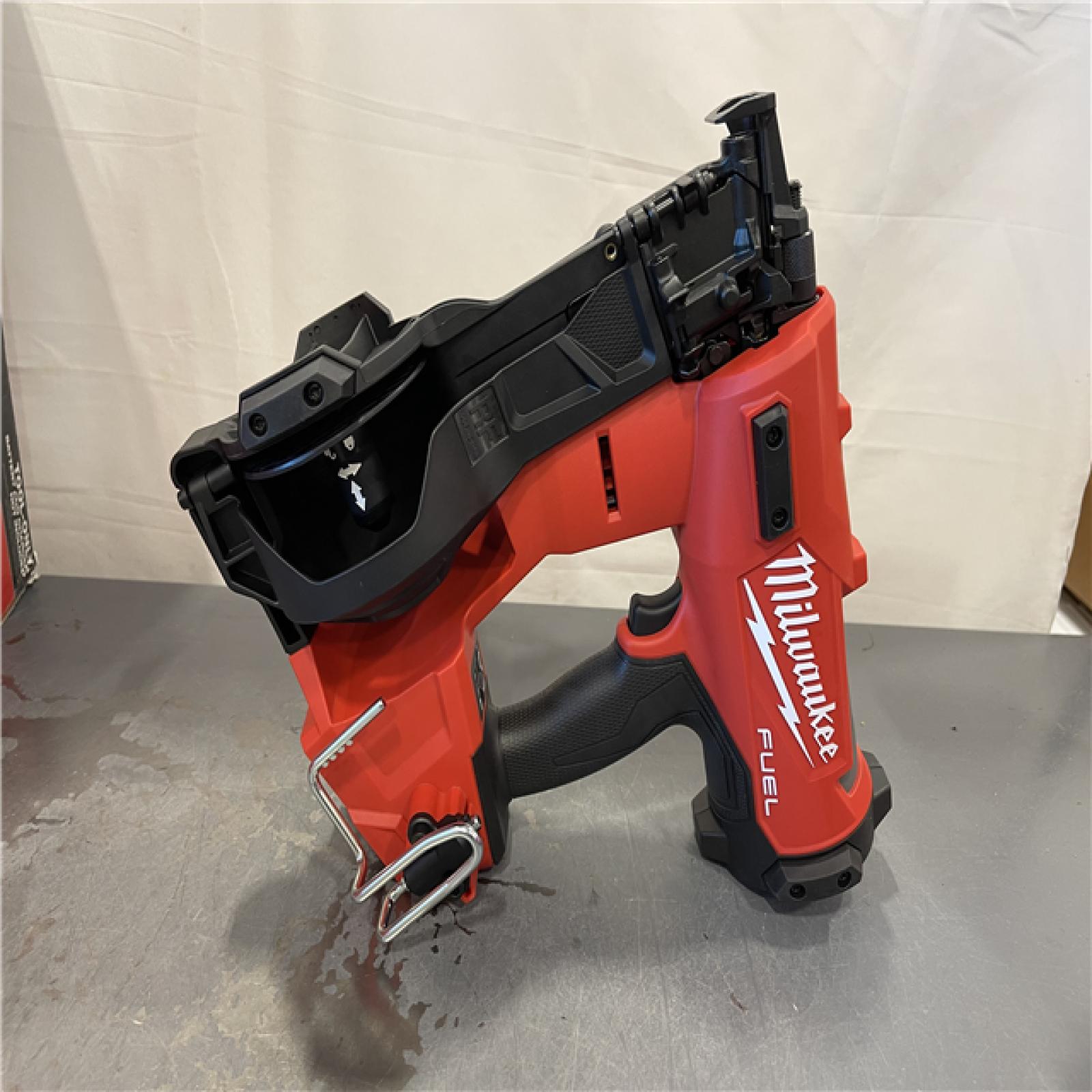 AS-IS - MILWAUKEE 18 FUEL 18-Volt Lithium-Ion Brushless Cordless Coil Roofing Nailer