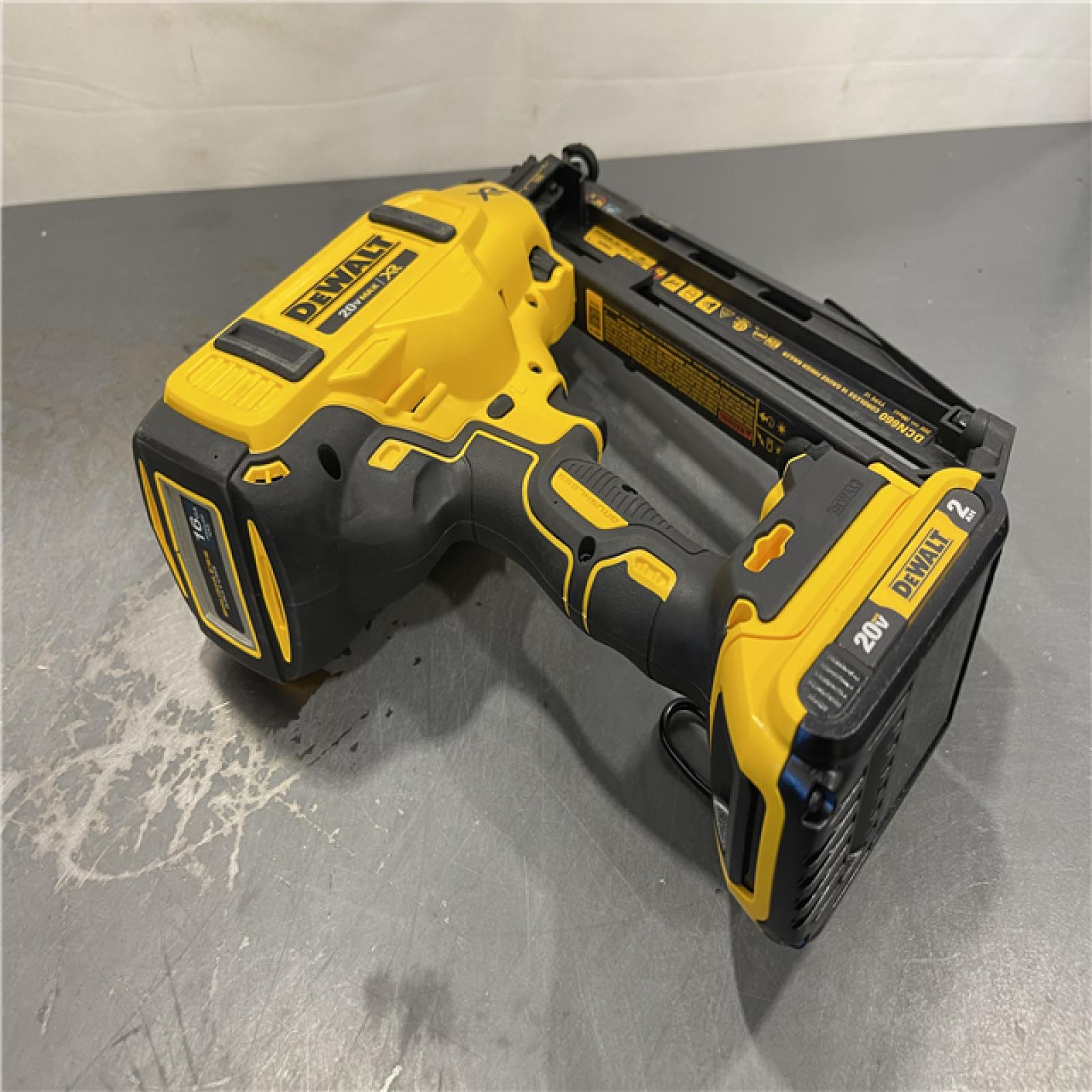 AS-IS - DeWalt 20V MAX XR 16-Gauge Electric Cordless Angled Finishing Nailer Kit