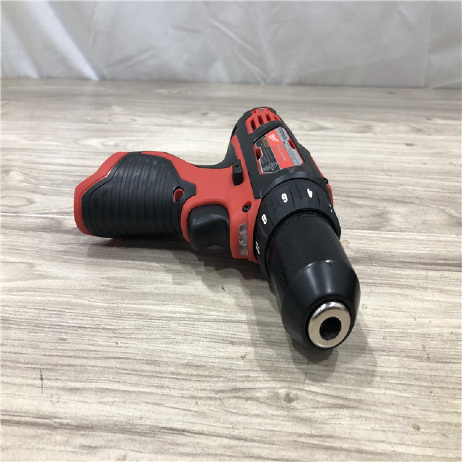 AS-IS Milwaukee 2494-22 M12 Cordless Combination 3/8 Drill / Driver and 1/4 Hex Impact Driver Dual Power Tool Kit