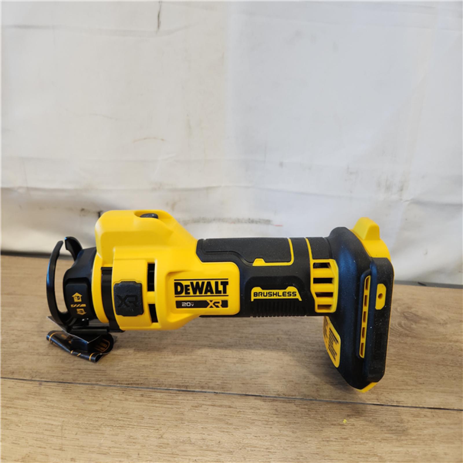 AS-IS- DEWALT 20V MAX Cordless Cut Out Tool