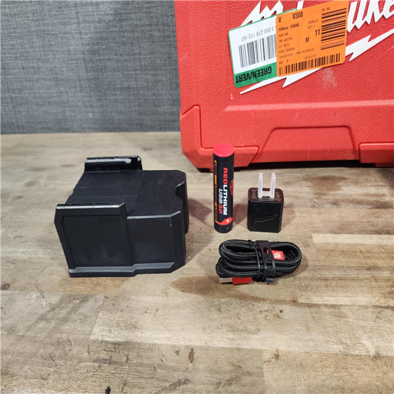 HOUSTON LOCATION - AS-IS Milwaukee-3522-21 Green Beam Laser Cross Line Plumb Point Rechargeable USB Kit