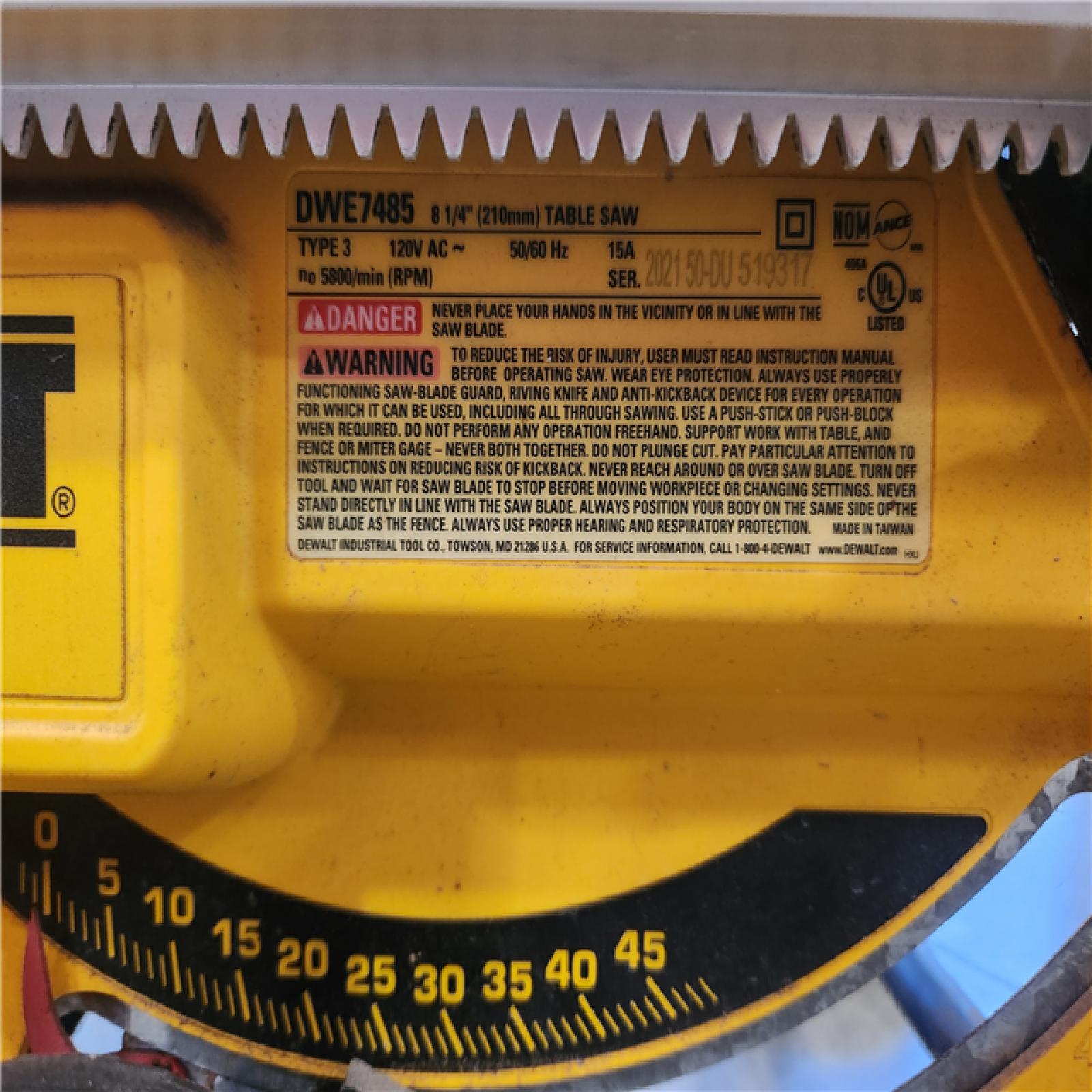 Phoenix AS-IS DEWALT 15 Amp Corded 8-1/4 in. Compact Portable Jobsite Tablesaw (Stand Not Included)