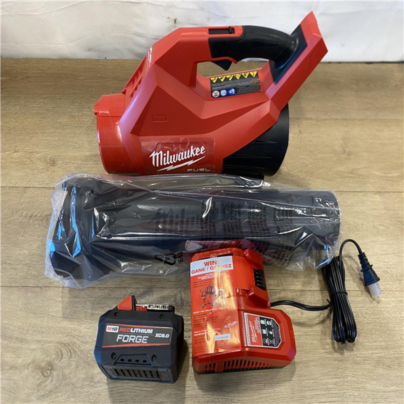 AS-IS Milwaukee  FUEL 120 MPH 500 CFM 18V Brushless Cordless Battery Powered Leaf Blower Kit