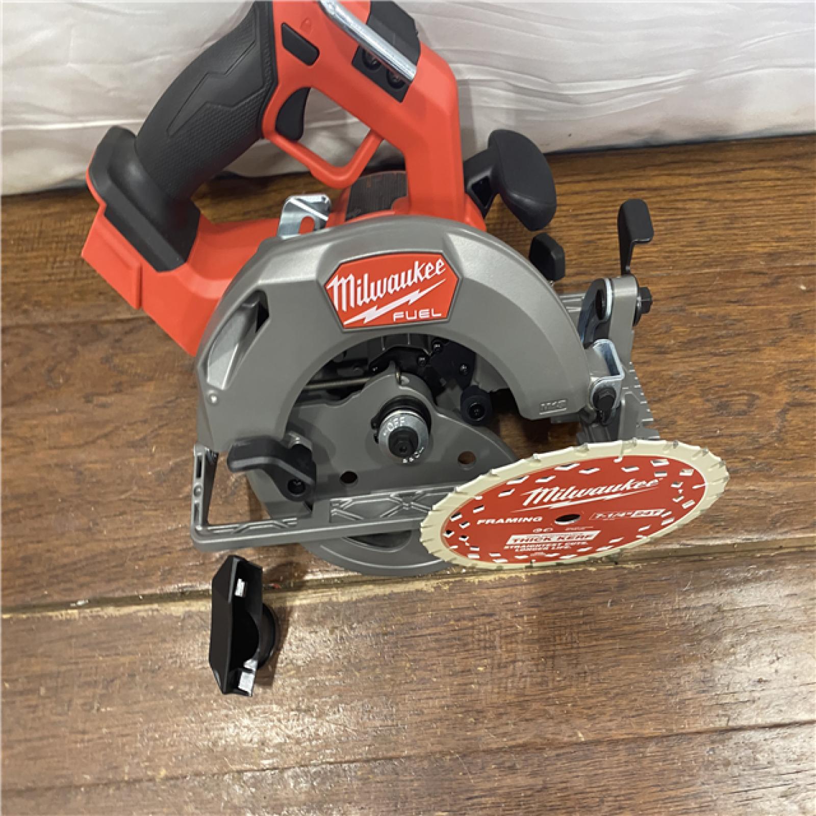 AS-IS Milwaukee Tools M18 FUEL 7-1/4 Circular Saw (Tool Only) 2834-20