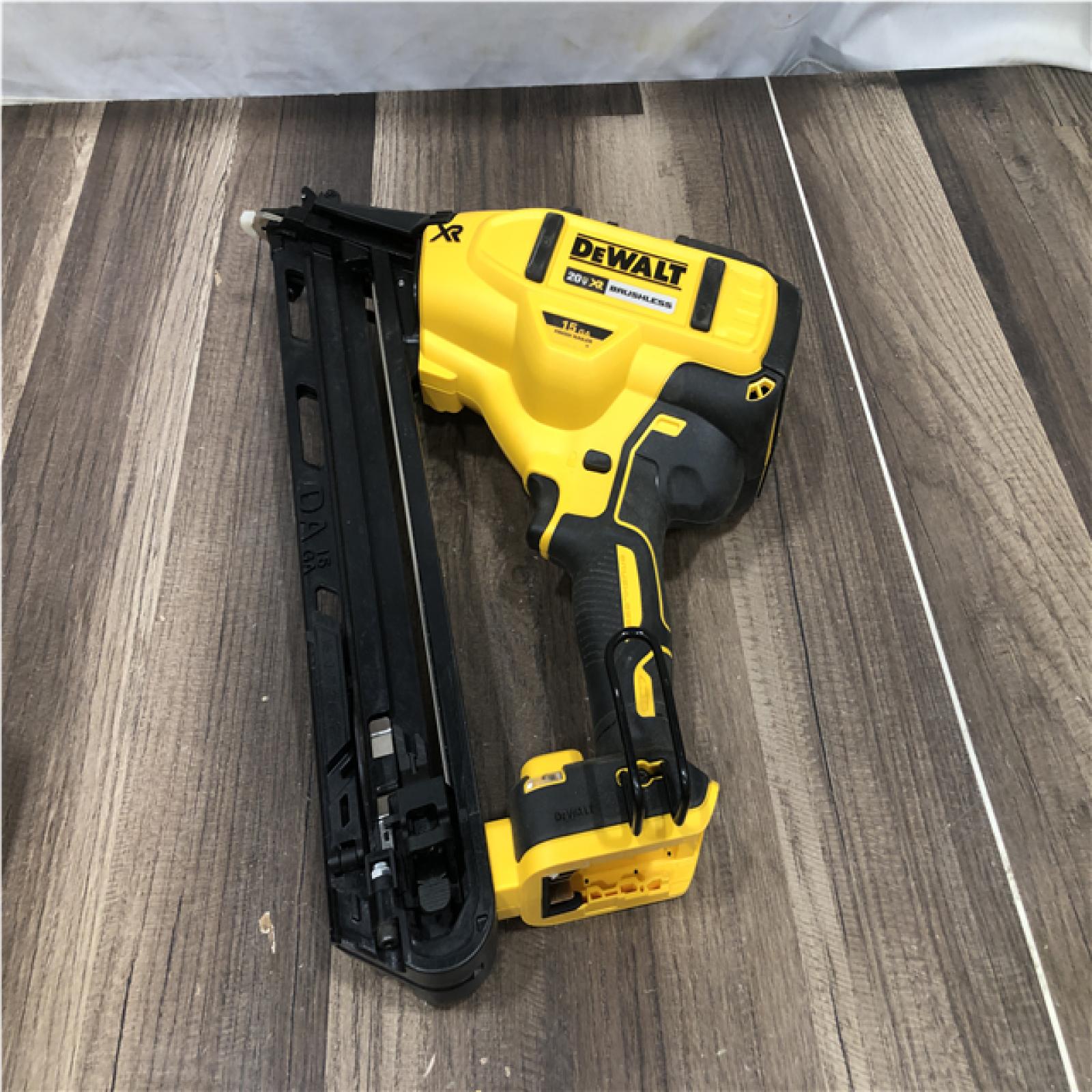 AS-IS DEWALT 20V MAX XR Lithium-Ion Cordless 2-1/2 in. 15-Gauge Finish Nailer Kit