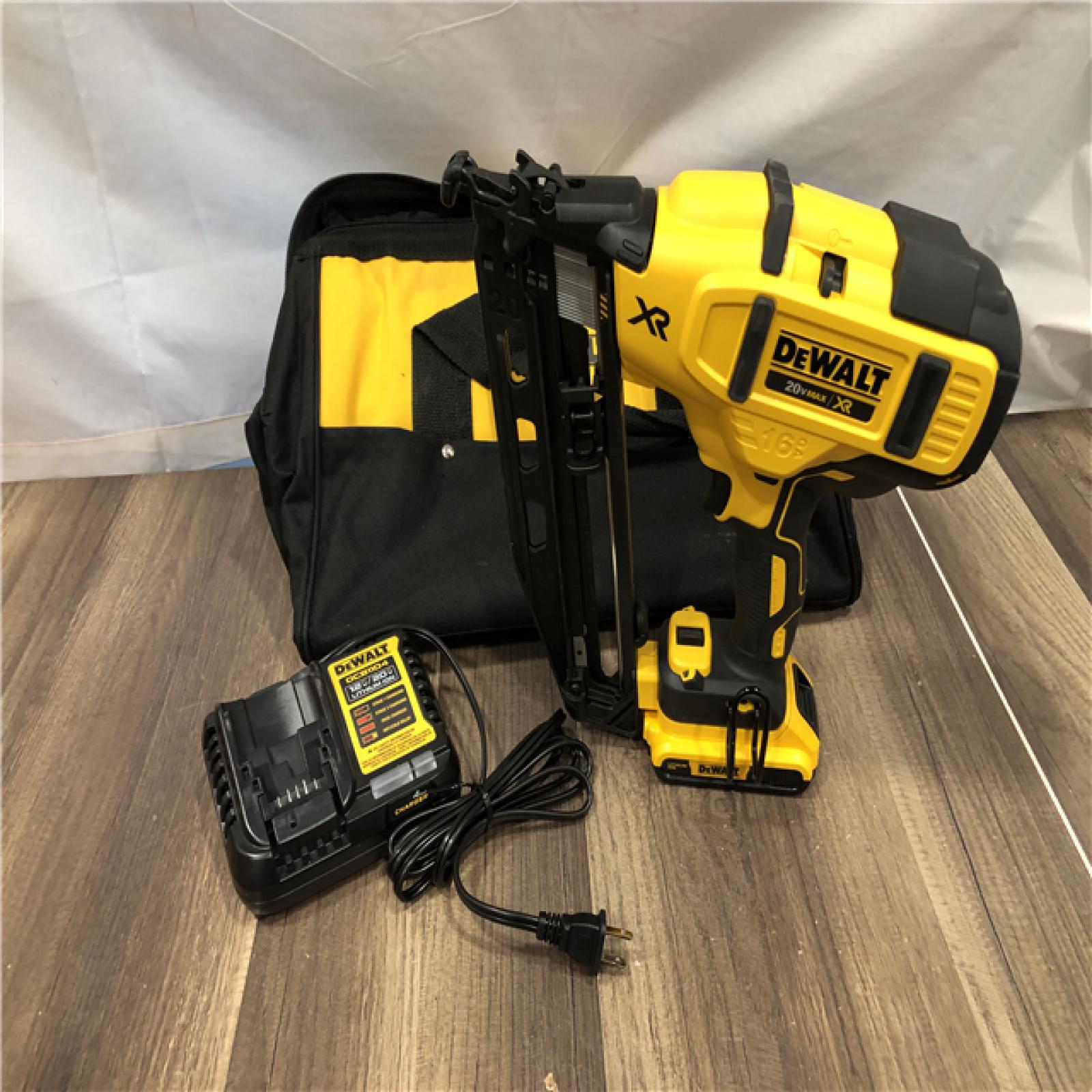 AS-IS DEWALT 20V MAX XR 16-Gauge Electric Cordless Angled Finishing Nailer Kit