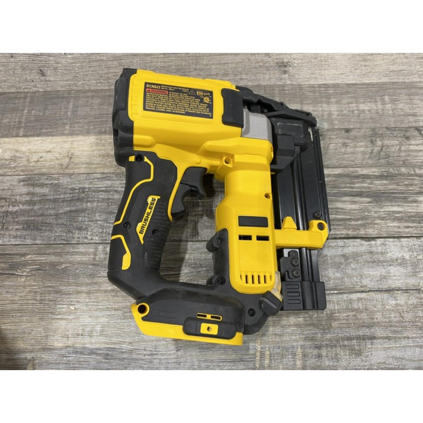 AS-IS DEWALT ATOMIC 20V MAX Lithium Ion Cordless 23 Gauge Pin Nailer Kit