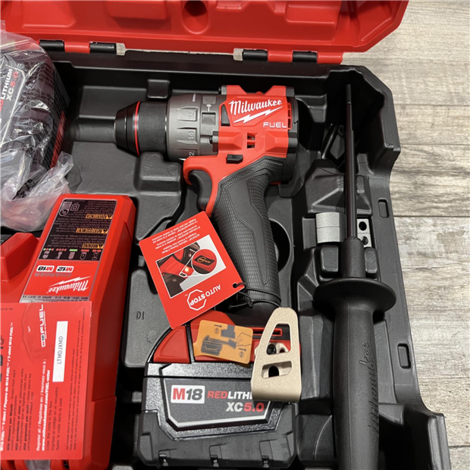 LIKE NEW - Milwaukee FUEL 18V Lithium-Ion Brushless Cordless 1/2 in. Hammer Drill Driver Kit
