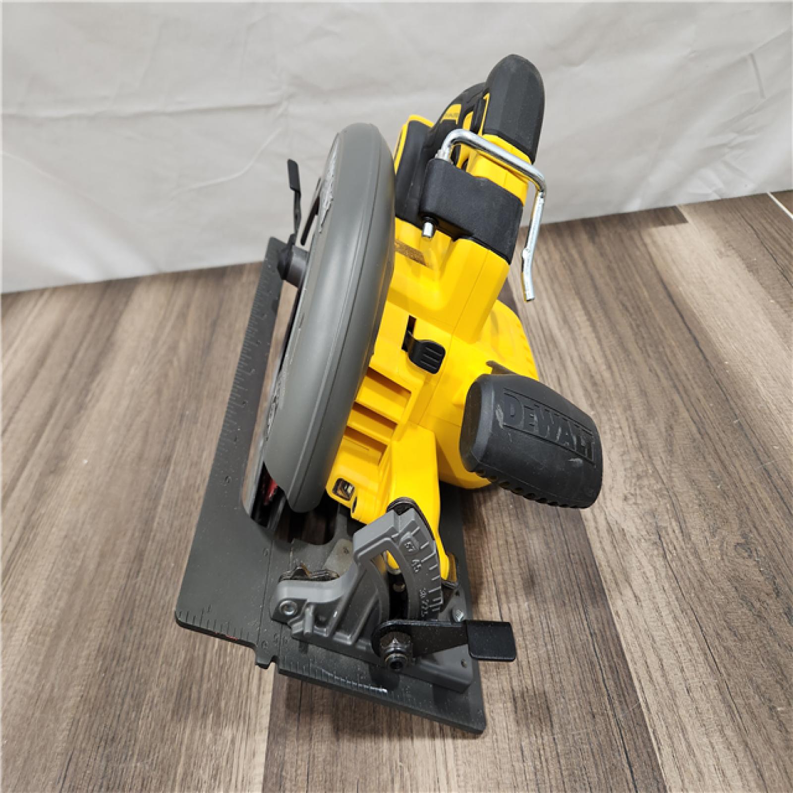 AS-IS DEWALT FLEXVOLT 60V MAX Cordless Brushless 7-1/4 in. Circular Saw with Brake (Tool Only)