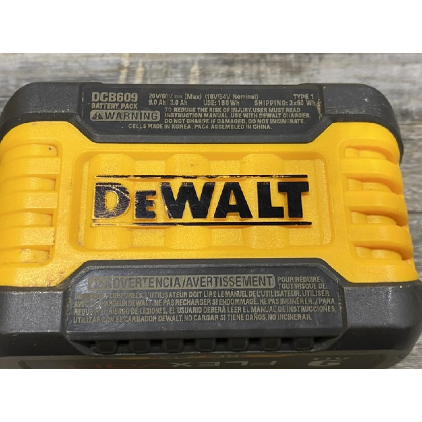 AS-IS DEWALT 20V/60V MAX FLEXVOLT Lithium-Ion 9.0Ah Battery and Charger Starter Kit