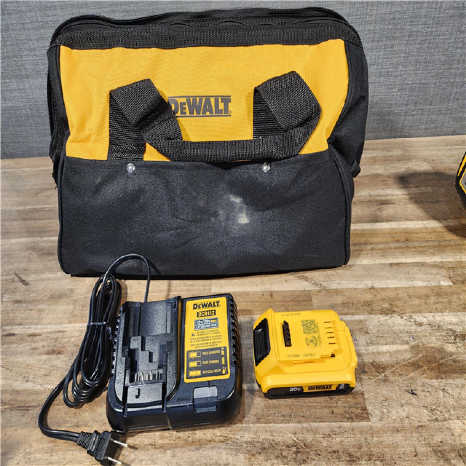 HOUSTON LOCATION - AS-IS DeWalt 15 GA ANGLED FINISH NAILER KIT W/ BATTERY & CHARGER