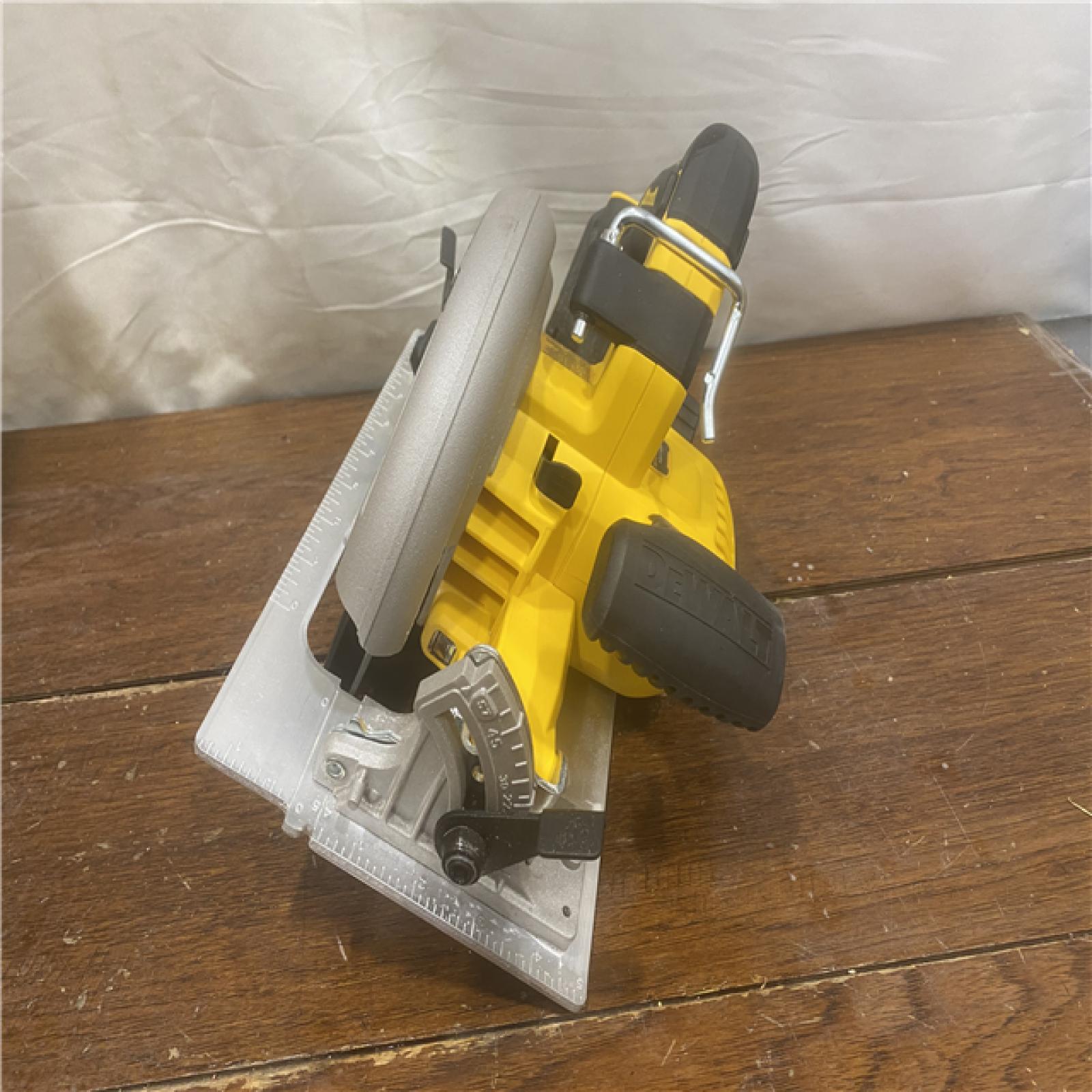 AS-IS DEWALT 20-Volt MAX 7-1/4 in. Cordless Circular Saw (Tool Only)