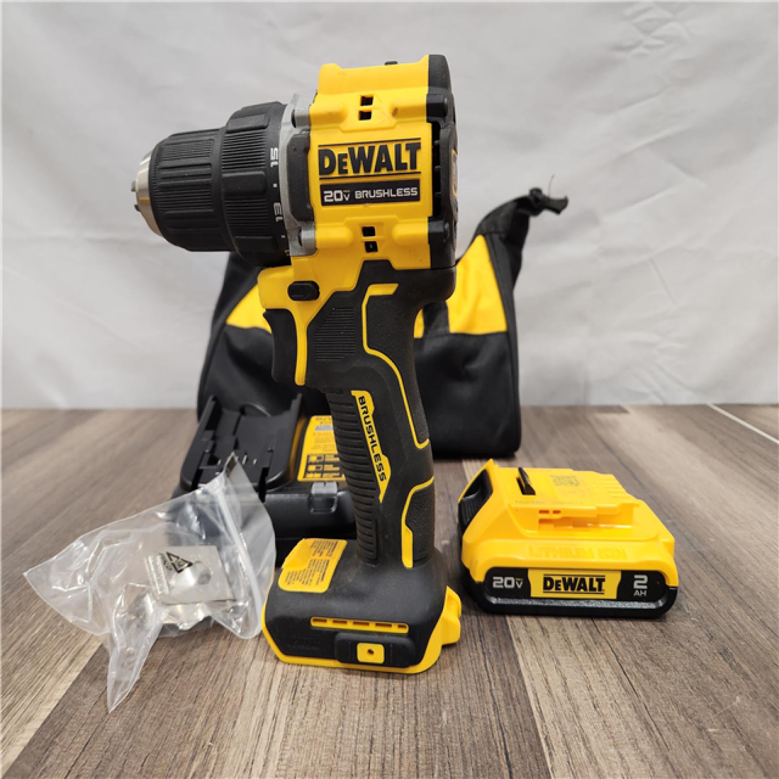 LIKE NEW ! - DEWALT 20V  Cordless.5 in Drill Driver  2 Ah