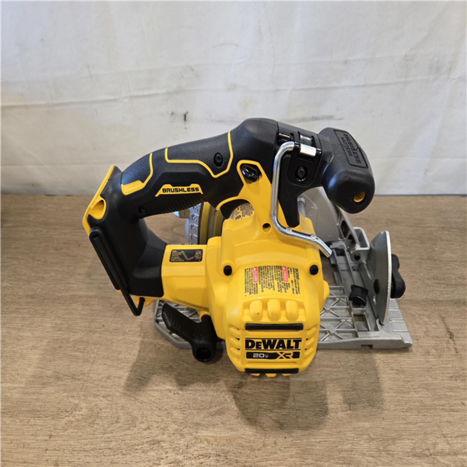 AS-IS DEWALT 20V MAX Cordless 6-1/2 in. Sidewinder Style Circular Saw (Tool Only)