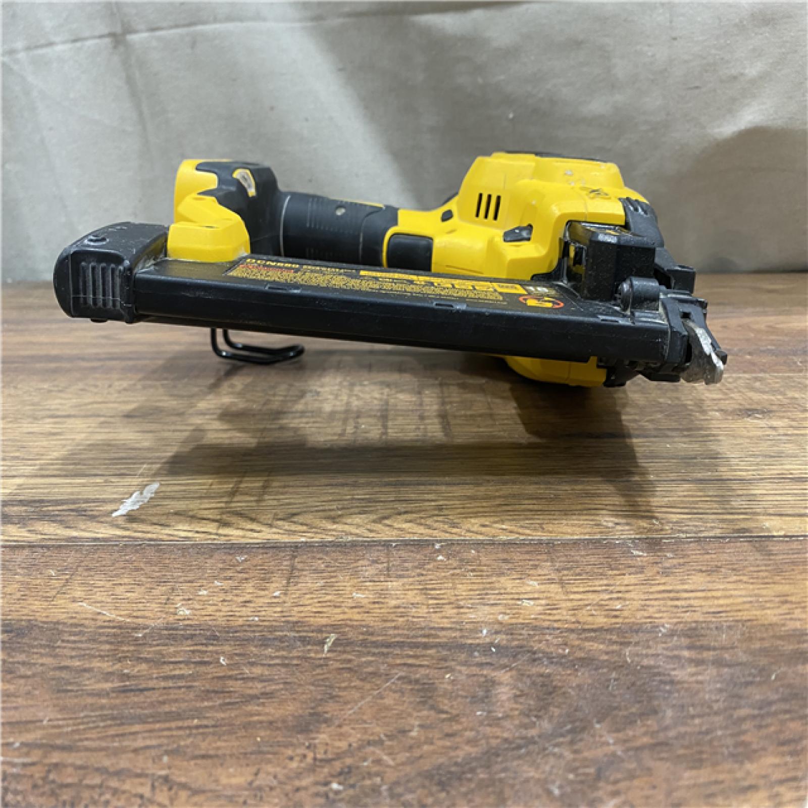 AS-IS DEWALT 20V MAX XR 18 Gauge Brad Nailer Kit