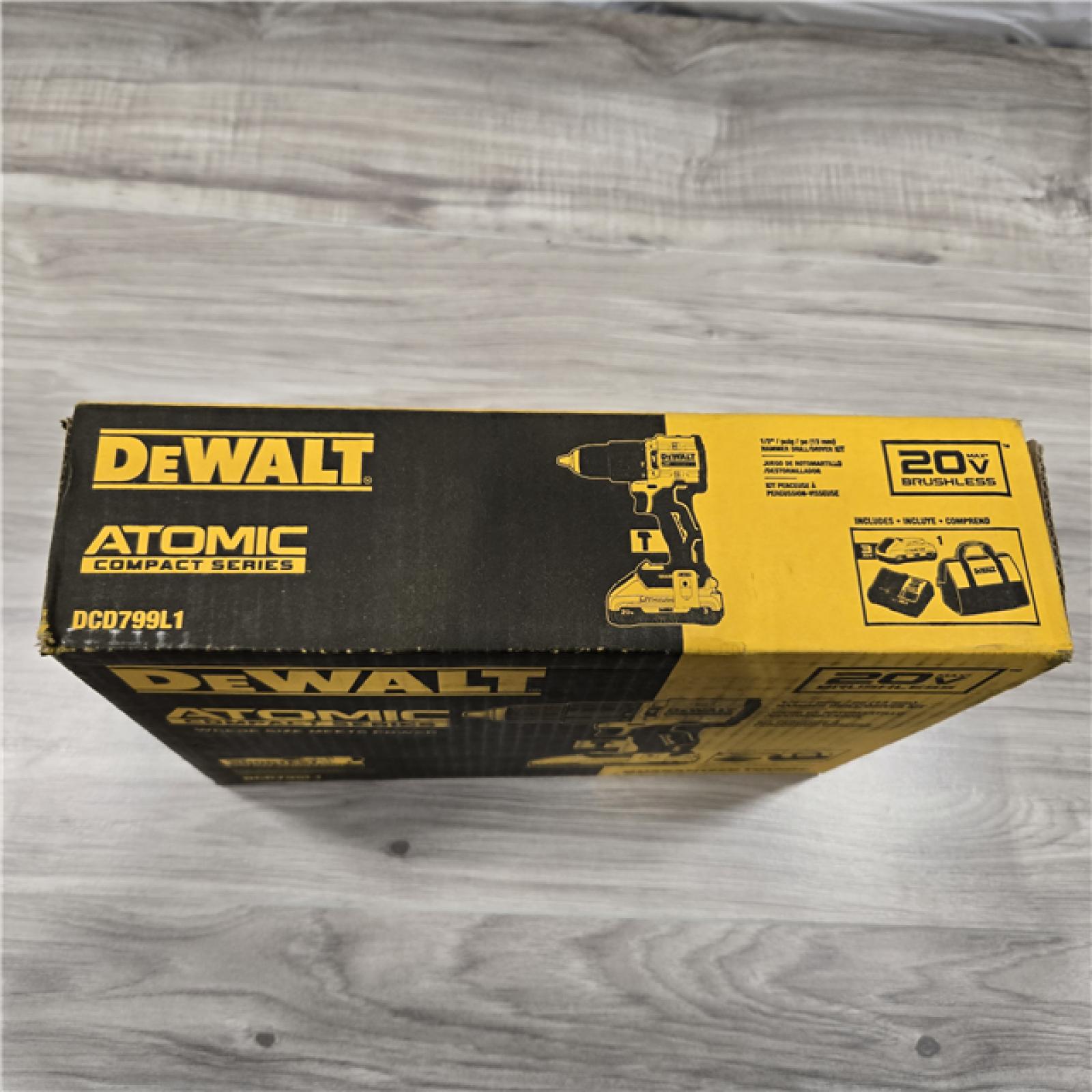 NEW! - DEWALT ATOMIC 20-Volt Lithium-Ion Cordless 1/2 in. Compact Hammer Drill with 3.0Ah Battery, Charger and Bag