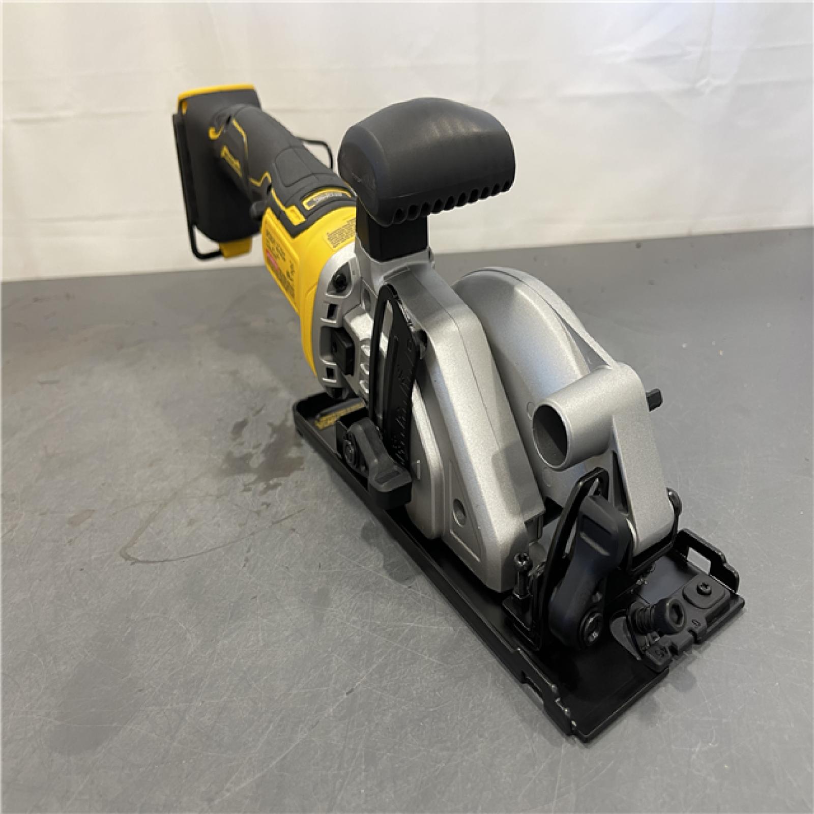 AS-IS - DEWALT ATOMIC 20V MAX Cordless Brushless 4-1/2 in. Circular Saw