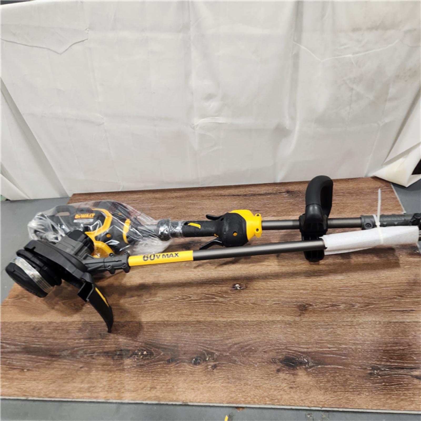 NEW! DEWALT  60V MAX Brushless Cordless Battery Powered String Trimmer (Tool Only)