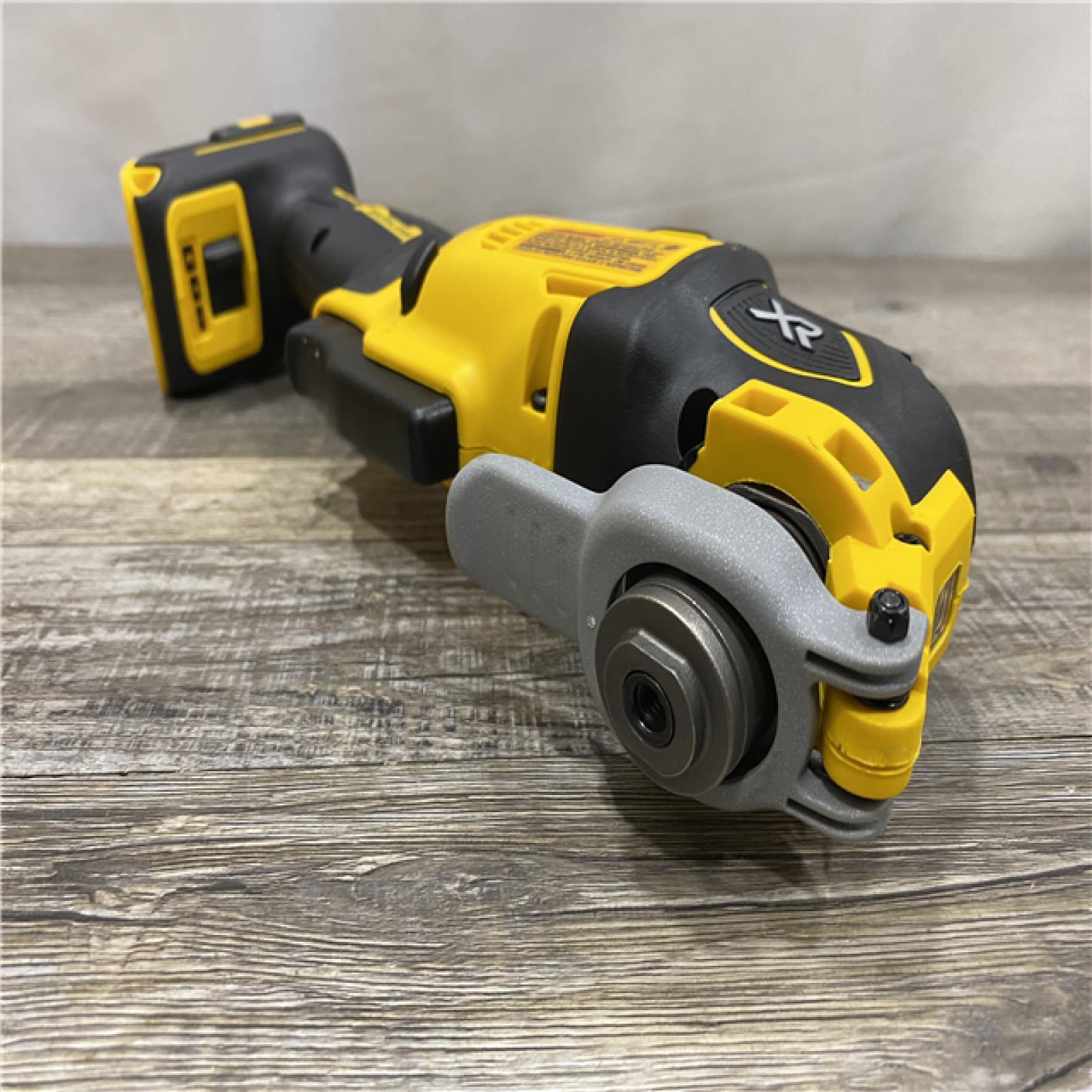 AS-IS DEWALT 20-Volt MAX XR Cordless 3-speed Brushless Oscillating Multi-Tool DCS356B (Tool-Only)