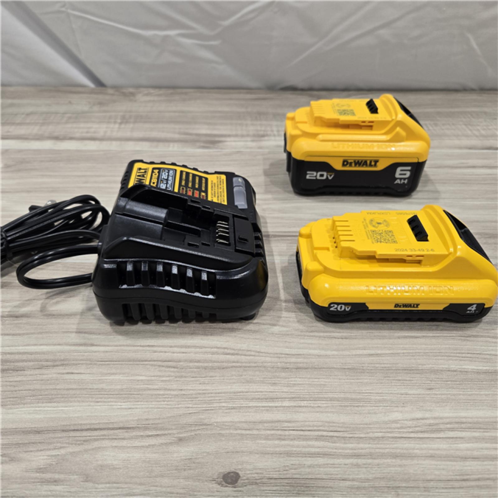 LIKE NEW! - DEWALT 20V MAX Lithium-Ion 6.0Ah and 4.0Ah Battery and Charger Starter Kit